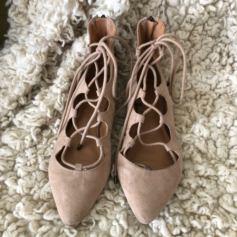 Tie-up nude flats